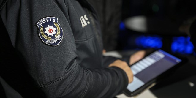 Pendik'te trafik tart��mas�nda ara�tan inen s�r�c�ye 180 bin lira ceza