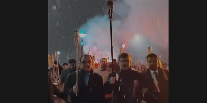 Gen�ler Ramazan'� kar ya���� alt�nda me�alelerle u�urlad�