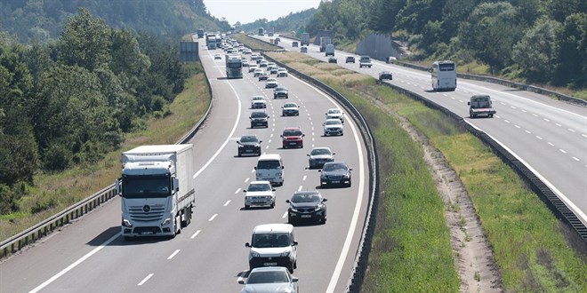 Yollarda Ramazan Bayram� trafi�i i�in "a��r vas�ta" d�zenlemesi - Son Dakika Haber