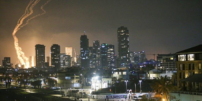 �ran, Netanyahu'nun bas�n toplant�s� d�zenledi�i s�rada �srail'e f�ze ate�ledi