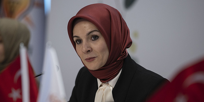 Bakan G�kta�: Aile de�erlerimizi en g��l� �ekilde ya�ad���m�z bir d�nemdeyiz - Son Dakika Haber