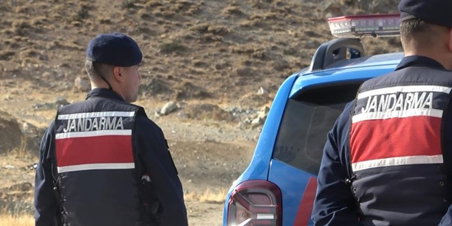 Bo�anma a�amas�ndaki e�ini babas�n�n mezar� ba��nda �ld�rd� - Son Dakika Haber