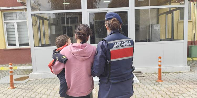 Yedi ayr� su�tan aran�yordu, kuca��nda bebe�iyle hapse girdi