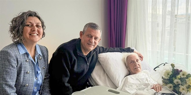 CHP Genel Ba�kan� �zel, ilkokul ��retmenini ziyaret etti