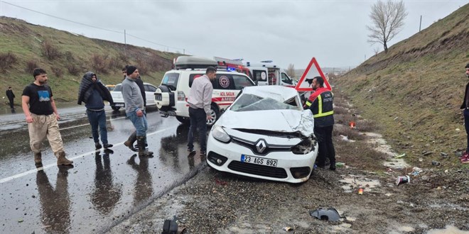 Otomobil devrilip kar�� �eride ge�ti: 1 �l�, 2 yaral� - Son Dakika Haber