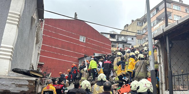 Fatih'te do�al gaz kaynakl� patlamada 2 bina ��kt�: 9 ki�i kurtar�ld� - Son Dakika Haber