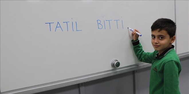 Ara tatil bitti! 19 milyon ��renci i�in yar�n ders zili �al�yor