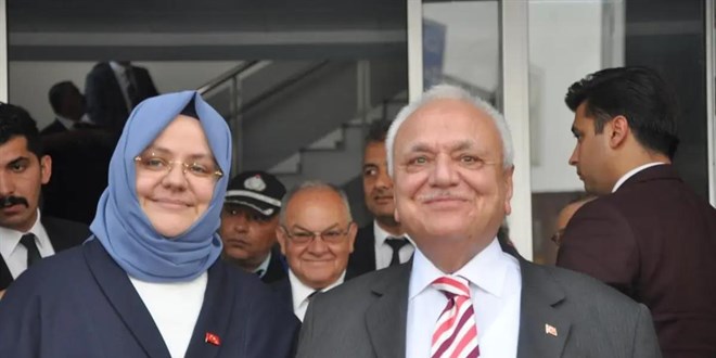 �ki eski bakan kazada yaraland�, soru�turma ba�lad� - Son Dakika Haber