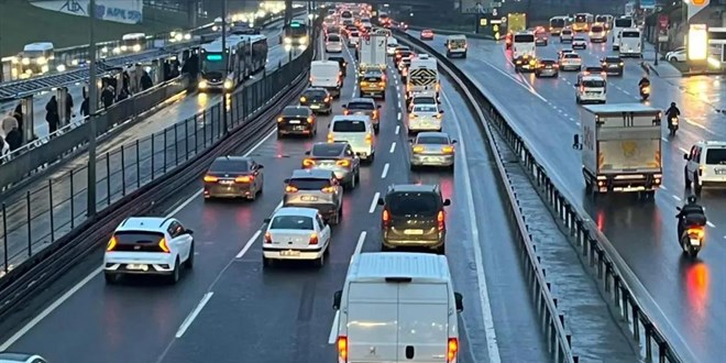 �stanbul'da bayram sonras� trafik yo�unlu�u