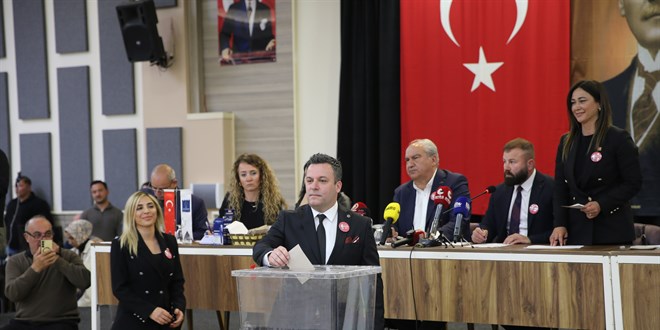 Ku�adas� Belediyesi Ba�kan Vekilli�ine Tahsin Demirta� se�ildi