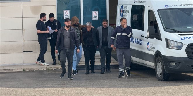 Baban�n en a��r y�k�: K�z� ve 5 torununun cenazesini g�zya�lar�yla teslim ald� - Son Dakika Haber