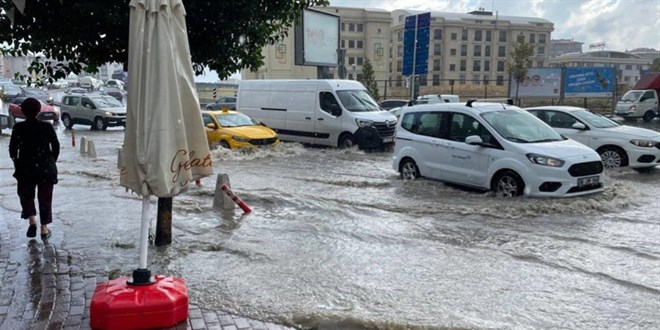 �stanbul'da il�elere g�re sel riski haritas� haz�rland�