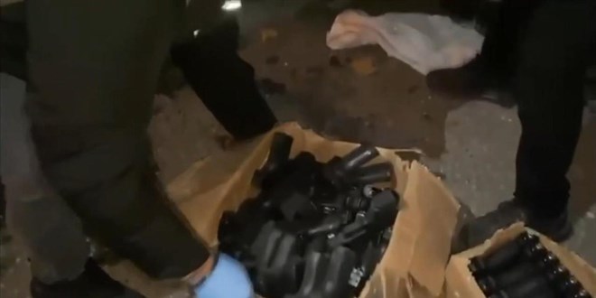 �stanbul'da ka�ak silah ticareti ��phelilerine operasyon