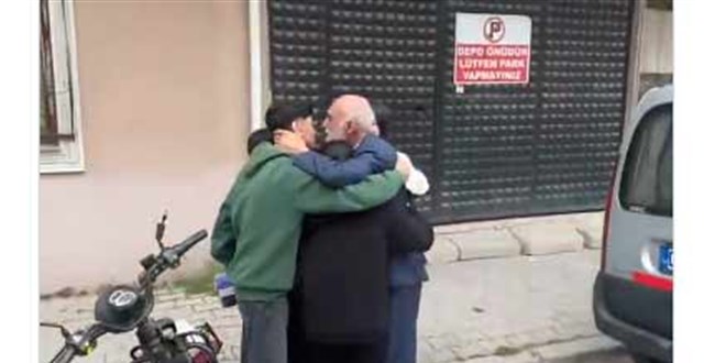 Ramazan Hoca tahliye edildi: ��rencileri evinin �n�nde kar��lad�