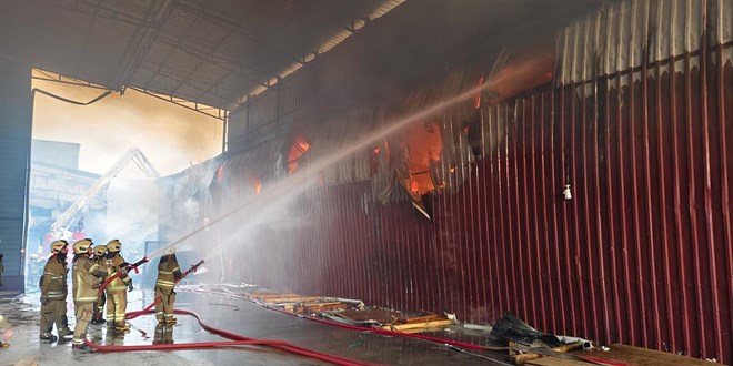 �zmir'de sanayi sitesinde yang�n