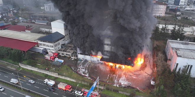 Trabzon'da f�nd�k fabrikas�n�n deposunda yang�n - Son Dakika Haber