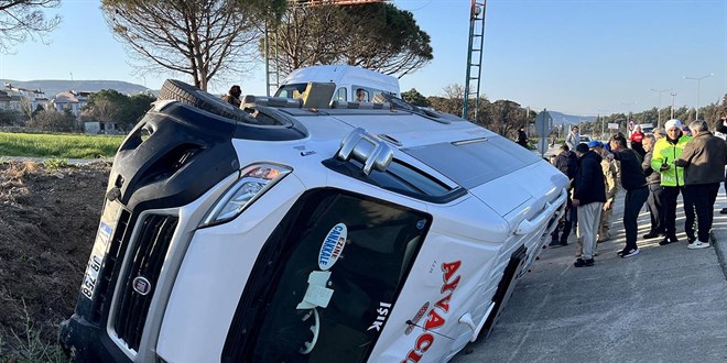 �anakkale'de ��rencilerin de bulundu�u minib�s devrildi: 8 yaral� - Son Dakika Haber