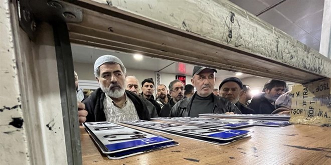 Gece g�nd�z plaka bas�l�yor: S�re uzamazsa yeti�mesi imkans�z!