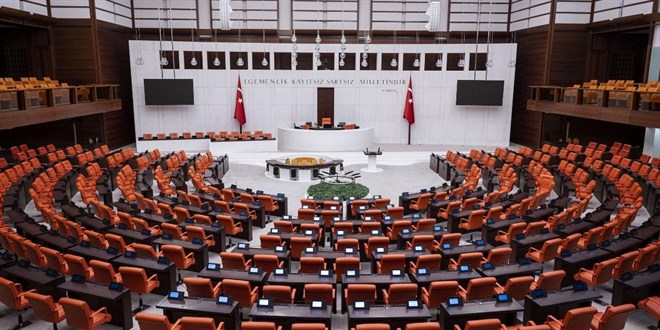 Do�um izni ve sosyal medya d�zenlemesi Komisyon'a geliyor