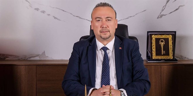 U�ak Belediye Ba�kan� Yal�m otel odas�nda 'Bornoz' ile yakaland� - Son Dakika Haber