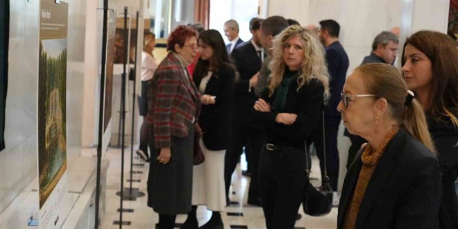 28. Mehmed �elebi'nin Paris Notlar� Ankara'da Dijital Sergiye D�n��t�