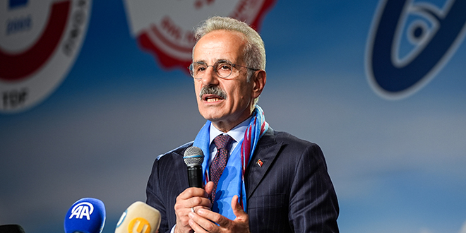 Bakan Uralo�lu: Samsun-Trabzon aras� YHT ile 2 saate d��ecek