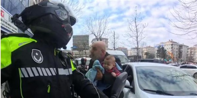 Yaralanan bebe�i hastaneye motosikletli zab�ta yeti�tirdi - Son Dakika Haber