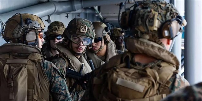 Kara sava�� m� ba�l�yor? 3500 ABD deniz piyadesini Orta Do�u'ya ula�t�!