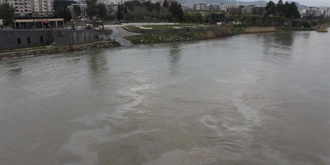 ��rnak'ta boru hatt� patlad�: Dicle nehri'ne petrol kar��t�