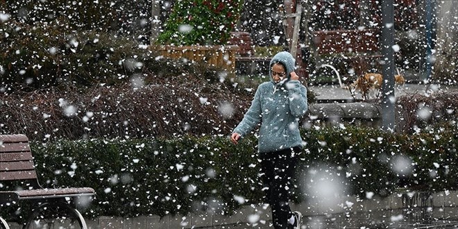 K�� geri d�n�yor: Bat�da s�cakl�klar d���yor, do�uda kar bekleniyor