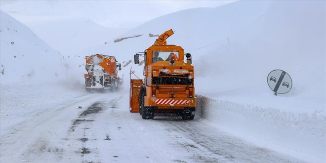 T�rkiye'de kar rekoru: Kar kal�nl��� 4 metreye yakla�t�