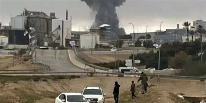 �ran, �srail'de fabrika vurdu: B�lgede dumanlar y�kselmeye ba�lad� - Son Dakika Haber