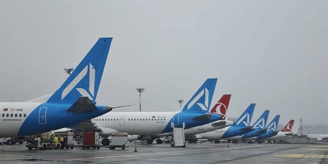 �stanbul'da hava trafi�ine ya��� engeli: Sabiha G�k�en'de seferler aksad�