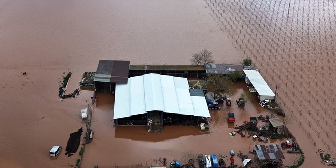 Gediz Nehri ta�t�, Manisa'da tar�m arazileri su alt�nda kald� - Son Dakika Haber