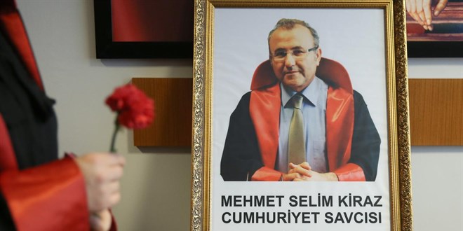 Adalet Bakan� G�rlek �ehit Savc� Mehmet Selim Kiraz'� and�