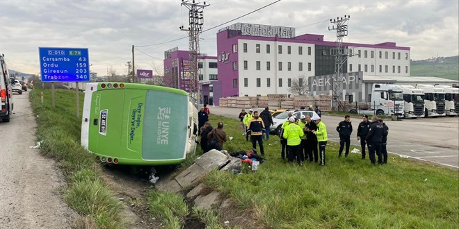 Samsun'da ��rencilerin bulundu�u midib�s devrildi: 11 yaral�