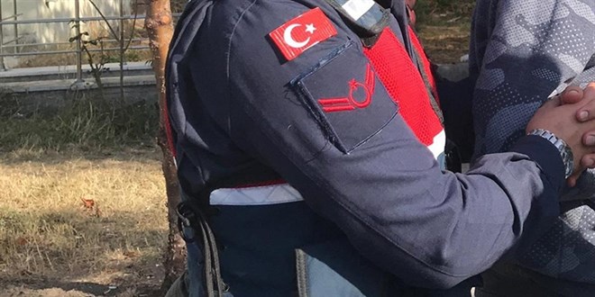 H�k�ml�, jandarman�n ikna �al��mas�yla s�n�rda teslim oldu - Son Dakika Haber