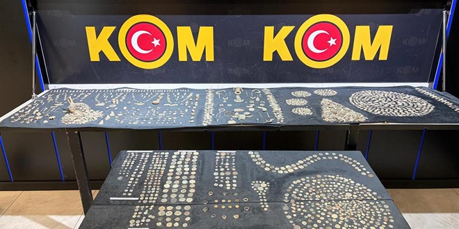 Hobi bah�esinden milyonluk tarihi eserler ele ge�irildi - Son Dakika Haber