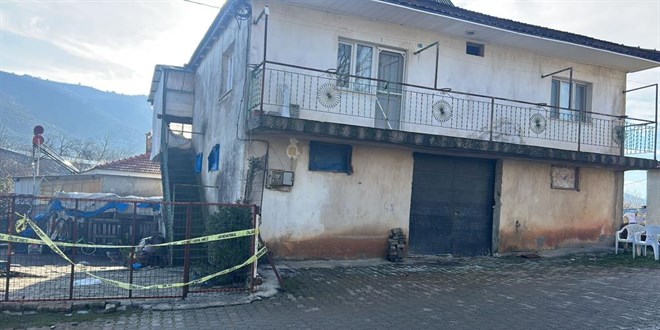 Bo�anma a�amas�ndaki e�ini ve ailesini katleden zanl� tutukland�