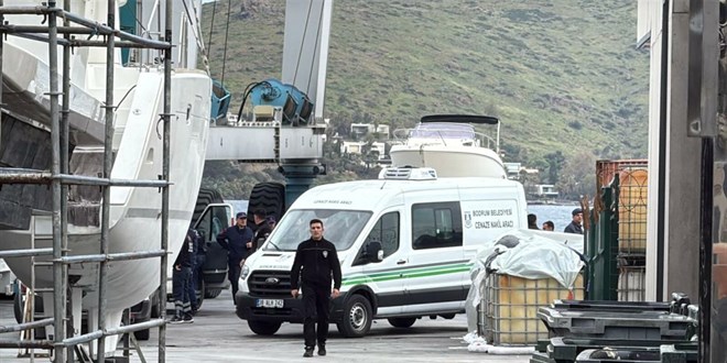 Bodrum a��klar�nda d�zensiz g��menleri ta��yan bot batt�: 11 �l�