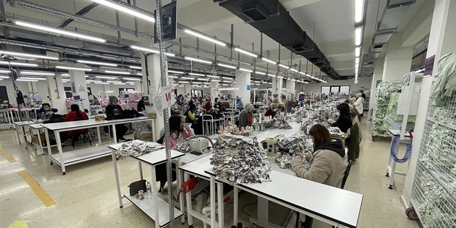 �hracatta kad�n imzas�: Kad�n �al��anlardan 60 milyar dolarl�k katk�! - Son Dakika Haber