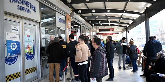 Plaka bas�m at�lyeleri �n�nde kuyruk olu�tu - Son Dakika Haber