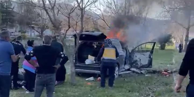 Tokat'ta a�aca �arpan cip yand�: 1 �l�