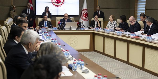 Sosyal medya ve do�um izni d�zenlemesi: G�r��meler ba�lad�