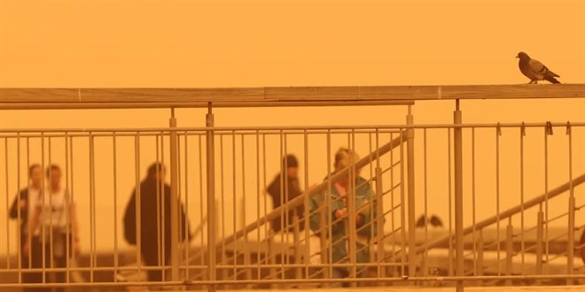 �stanbul'da ��l tozu alarm�: G�ky�z� puslu, hava kalitesi d���k! - Son Dakika Haber