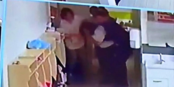 Bo�az�na yemek ka�an ��retmenin yard�m�na meslekta�� ko�tu - Son Dakika Haber