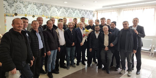 42 y�ll�k ��nara veda: �brahim ��retmenin son dersine eski mezunlar� kat�ld�