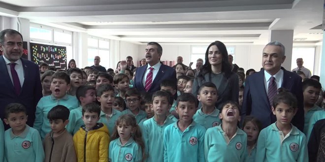 Bakan Tekin: Bizim ba��ms�zl�k bayra��m�z tarih boyunca hi� dinmedi - Son Dakika Haber