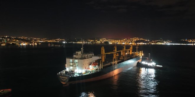 Bo�az'da gemi ar�zas�: Trafik �ift y�nl� ask�ya al�nd�