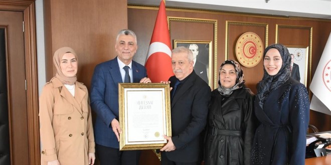 Bakan Bolat'tan �cret almayan esnafa 'Ahi esnaf berat�'